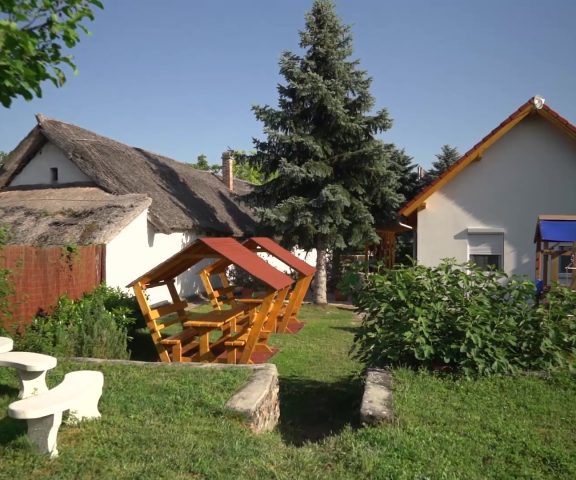 Az udvar