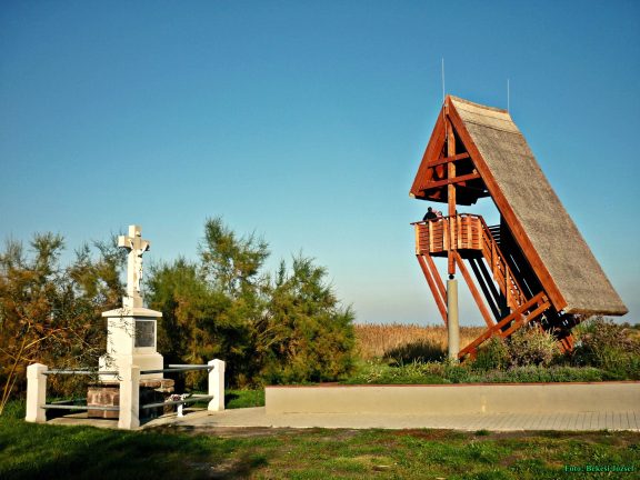 Sarvajc-kereszt és kilátó