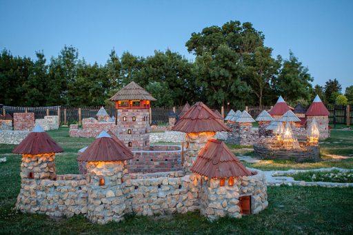 Várpark és Skanzen